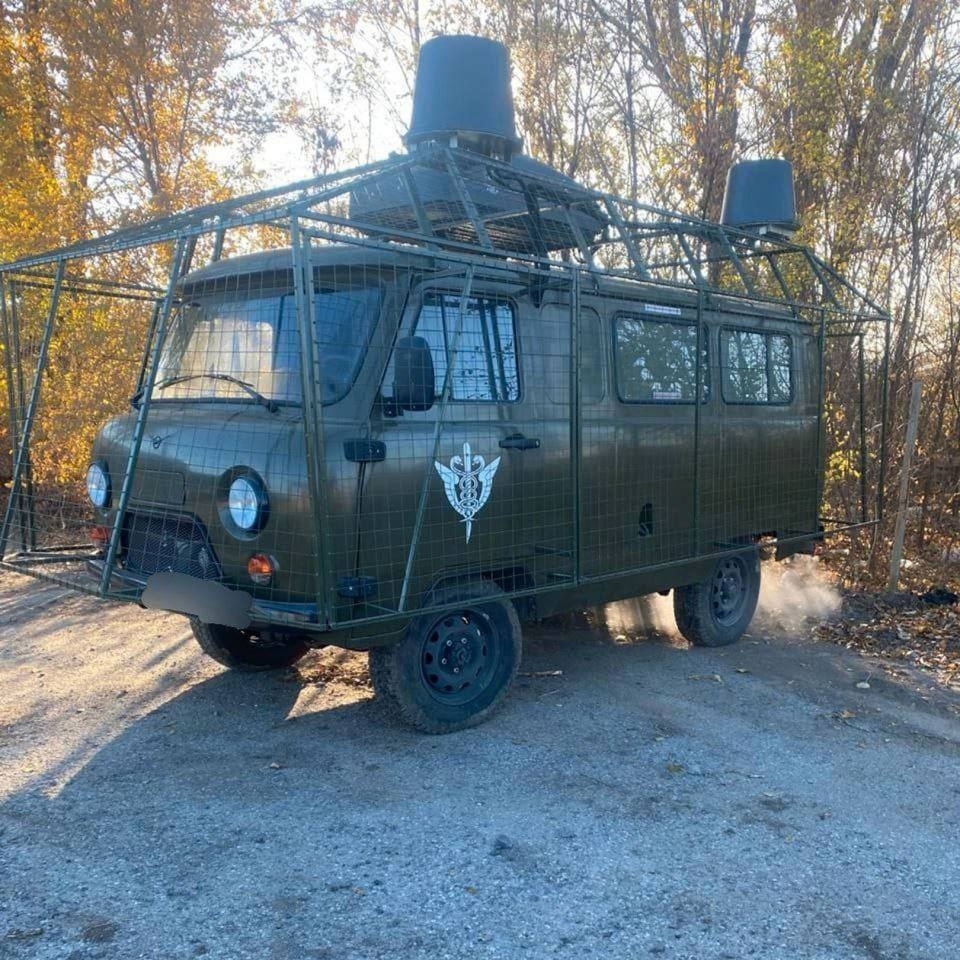 «Скрепный» УАЗ с впечатляющими установками РЭБ
