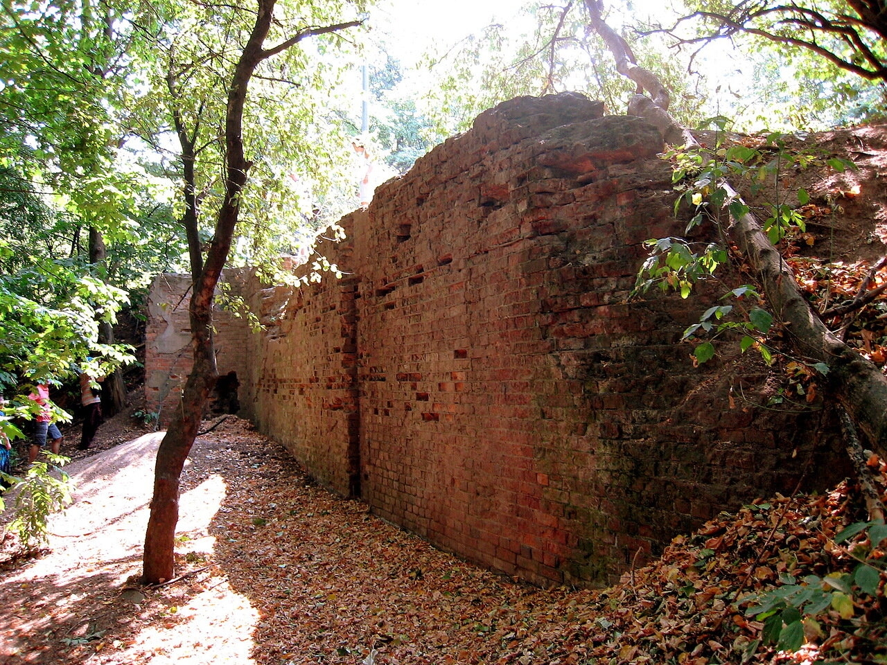 Руины ресторана Крынкина на Воробьевых горах