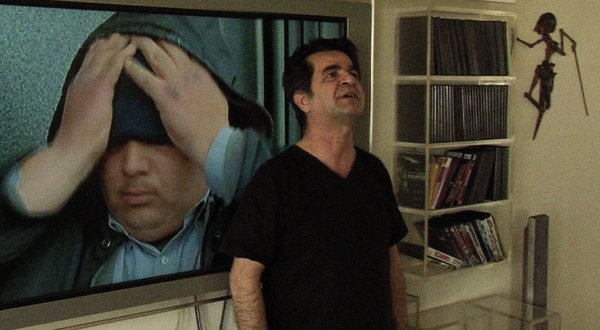 Кадр из фильма «Это не фильм», 2011