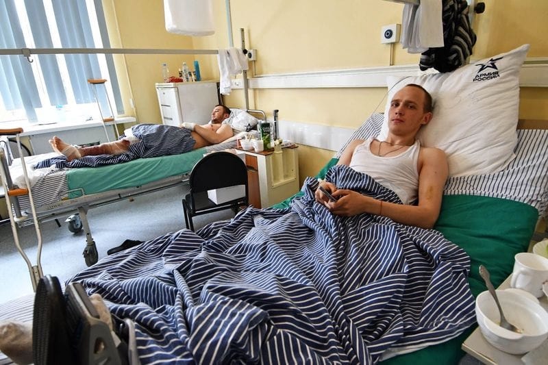 Тяжело в лечении. Военные госпитали Москвы из-за нехватки медиков привлекают добровольцев