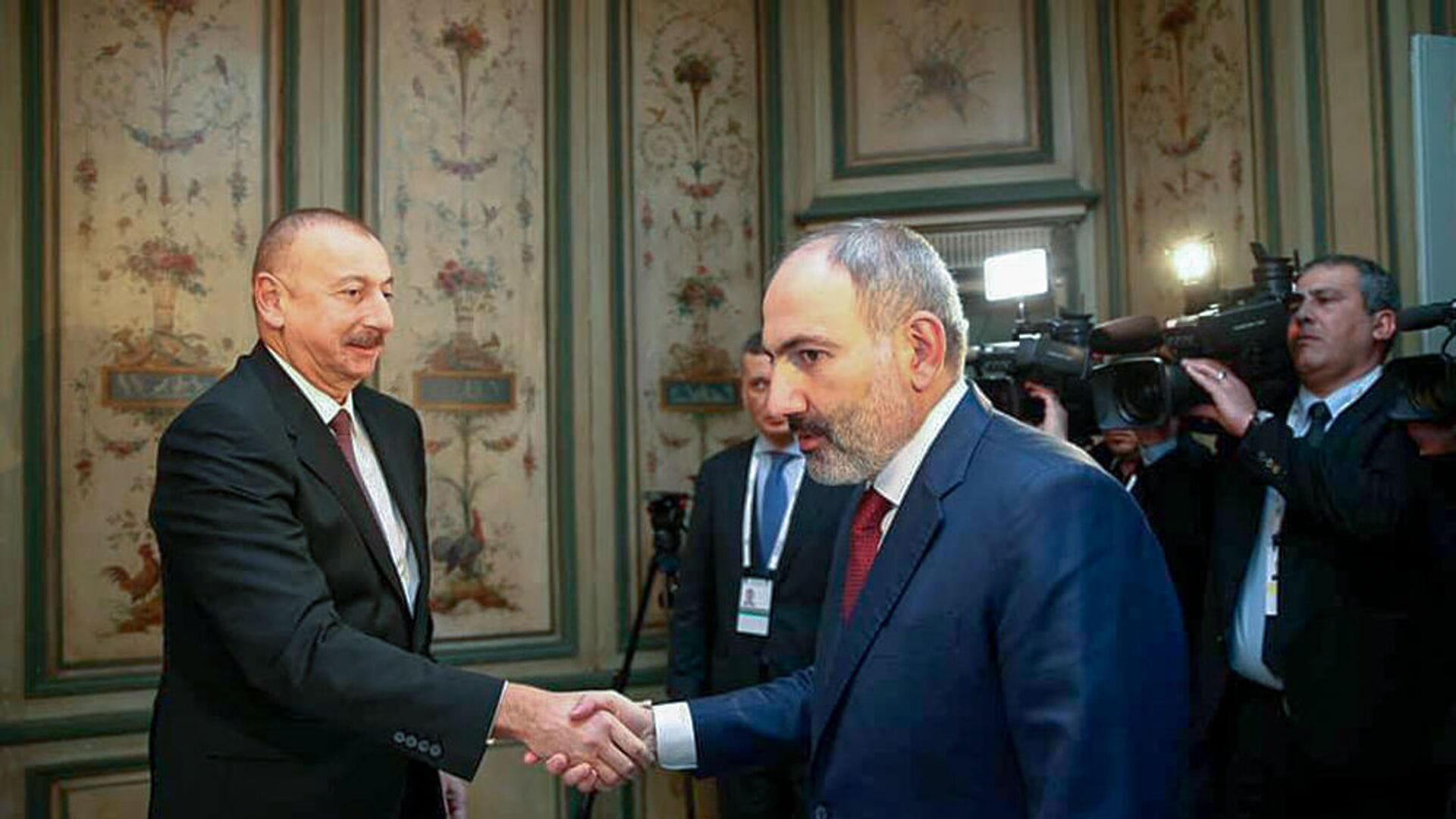 Лидерам ШОС и Путину в конфликте Армении и Азербайджана важно показать, что они способны всех помирить — политолог Дубнов