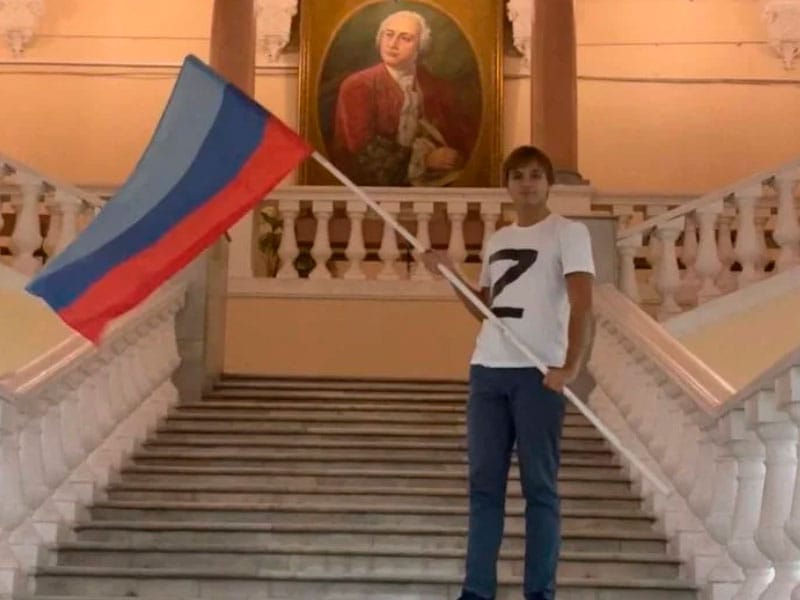 Студенты МГУ, осудившие Z-акцию одногруппника, столкнулись с угрозами в сети и давлением со стороны руководства журфака 
