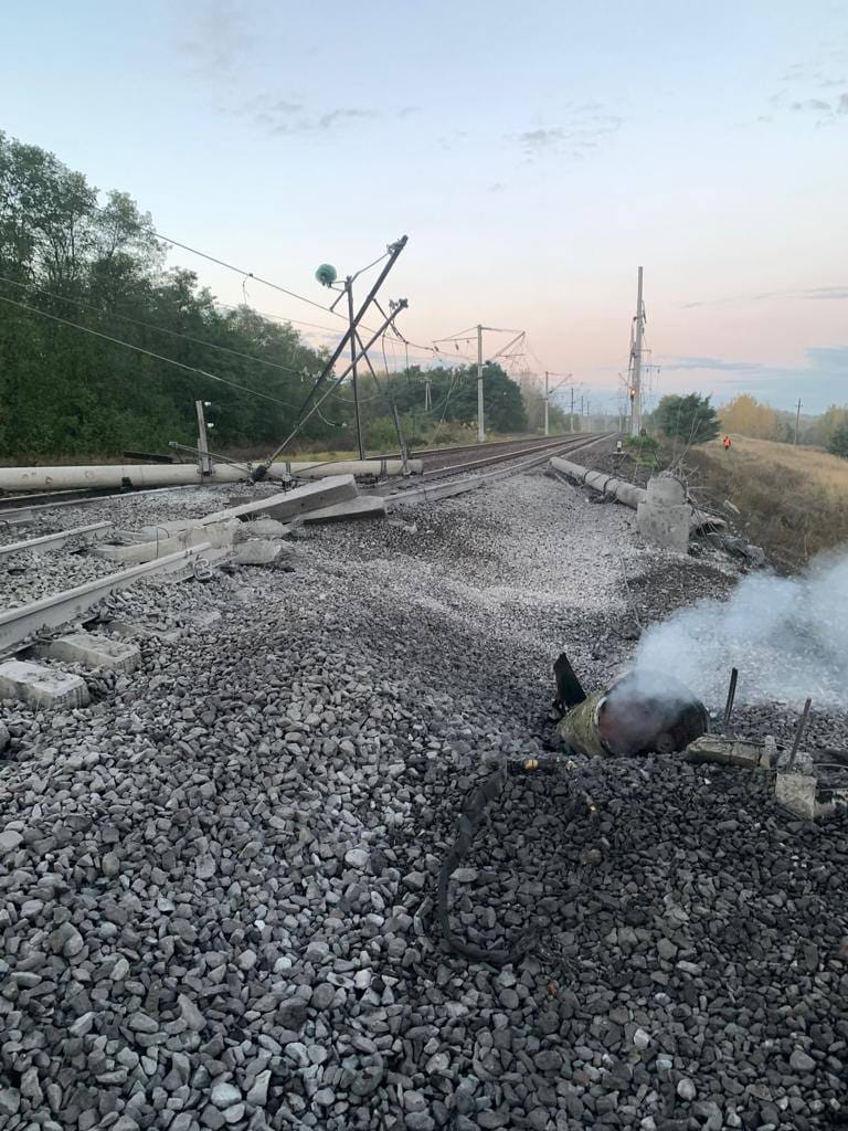 В Белгородской области остановлено движение поездов из-за упавших обломков ракеты