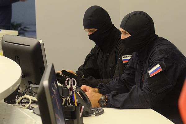 Силовики смогут удаленно получать любую информацию с электронных устройств россиян до решения суда — поправки МВД 