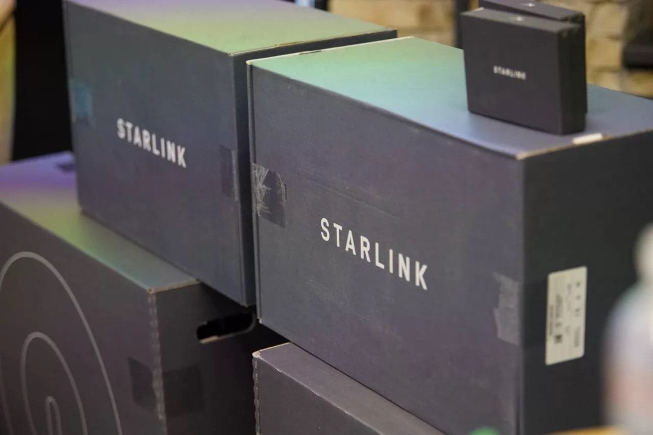 Российские военные свободно закупают терминалы Starlink от SpaceX. Поставки идут из США, Европы, ОАЭ, Канады, Германии и Казахстана — Molfar
