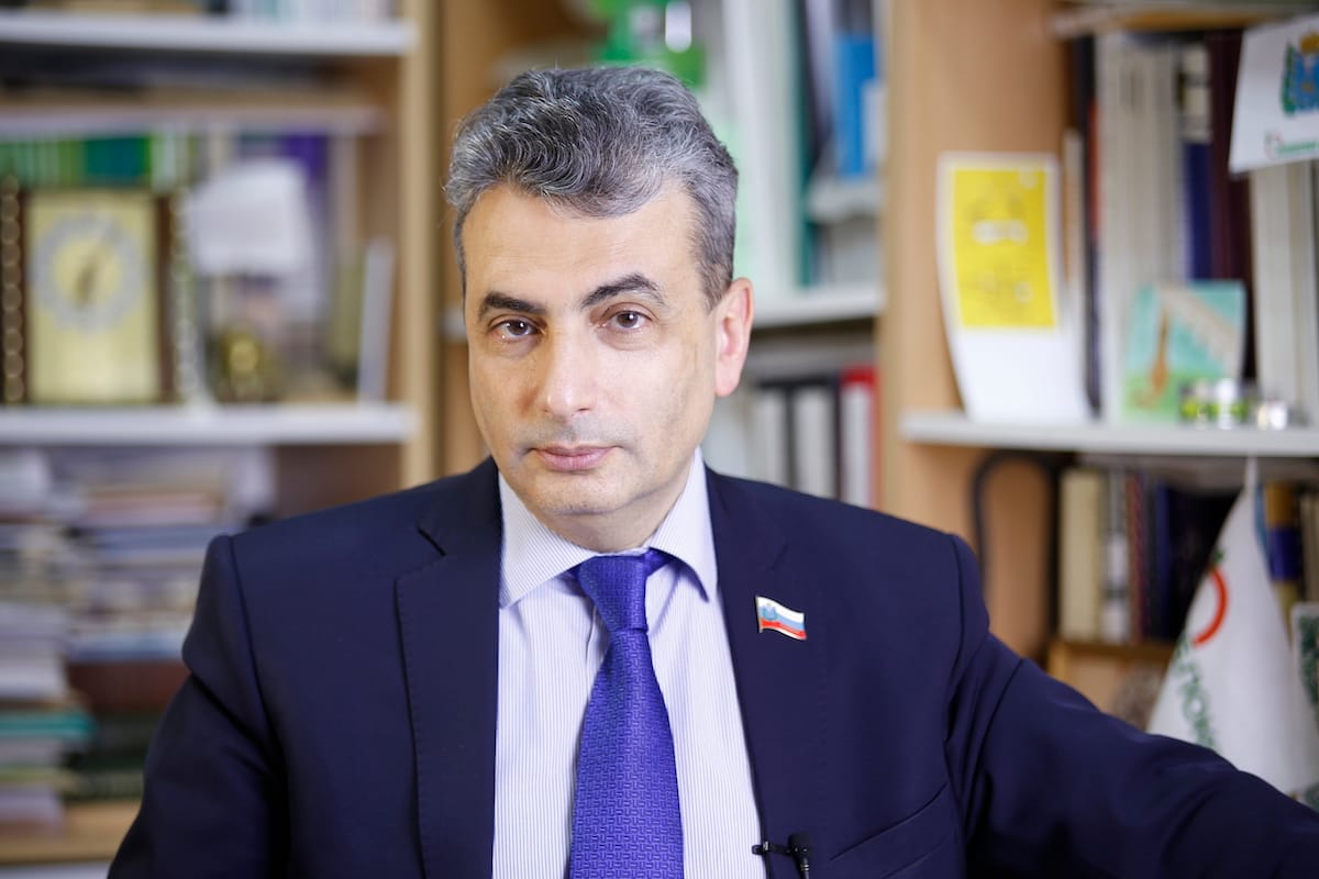 Суд заменил зампреду «Яблока» Льву Шлосбергу домашний арест на запрет определенных действий