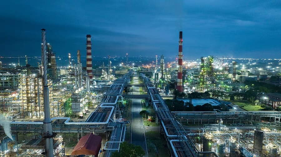 Индийские государственные нефтяные компании, приостановившие закупки из РФ, заказали 5 млн баррелей нефти у США и на Ближнем Востоке