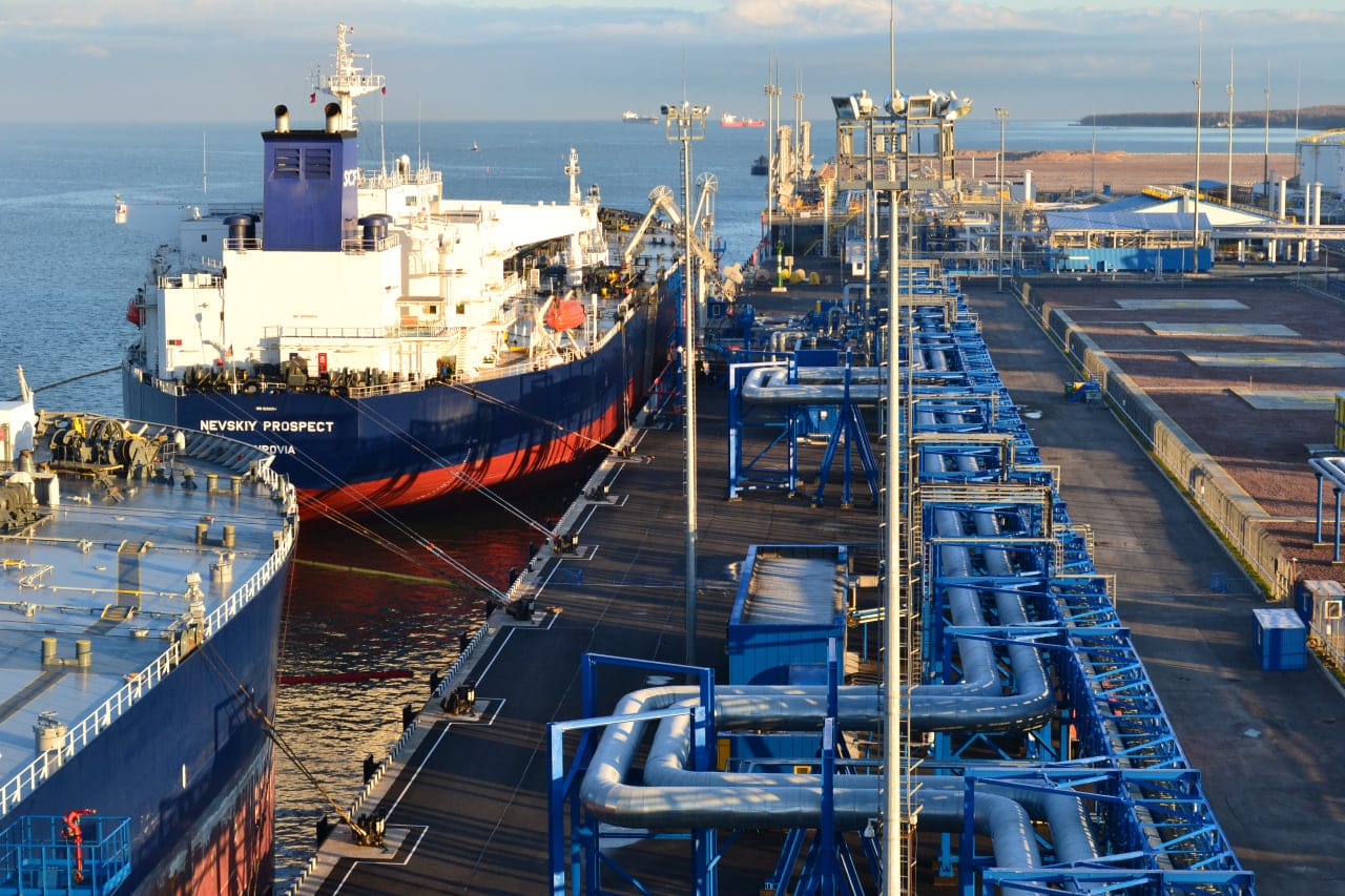 Объем морского экспорта российской нефти в начале ноября снизился до минимума за три месяца