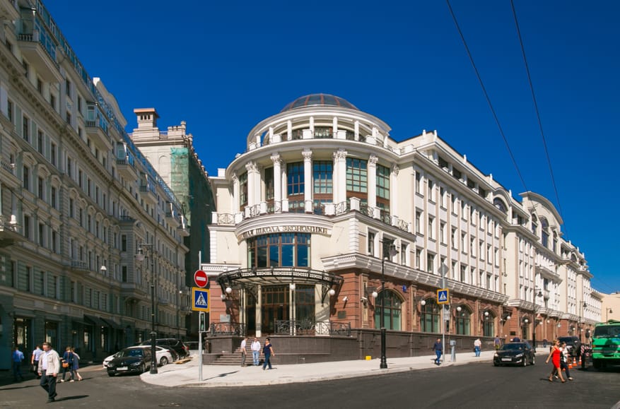 ВШЭ признала, что отчисленные студенты, подписавшие контракт с Минобороны, не смогут вернуться на учебу, как им обещали в вузе