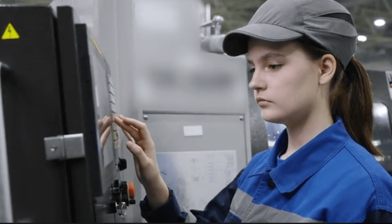 «Алабуга Политех» развернул в соцсетях кампанию вербовки несовершеннолетних на производство БПЛА типа «Шахед»