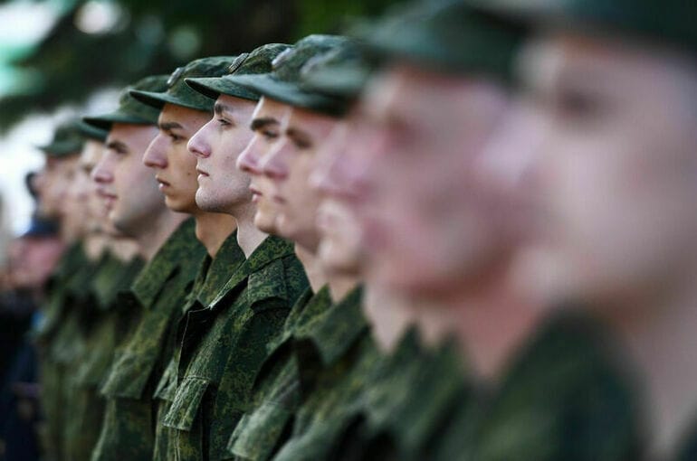 Власти решили лишить призывников автоматической защиты от отправки в армию на время суда. Законопроект внесли в Госдуму