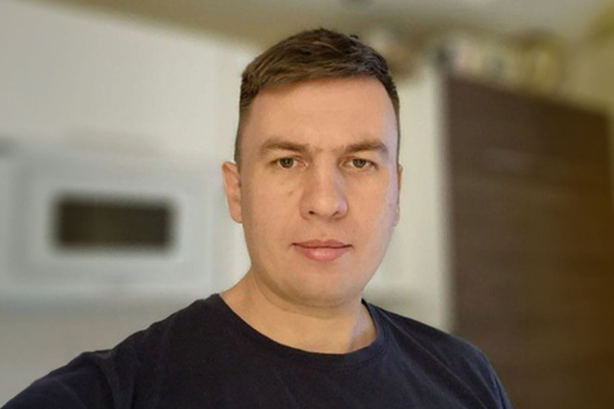 Писавший доносы на Навального и сотрудничавший с АП Илья Ремесло призвал к суду над Путиным и тут же оказался в психиатрической больнице