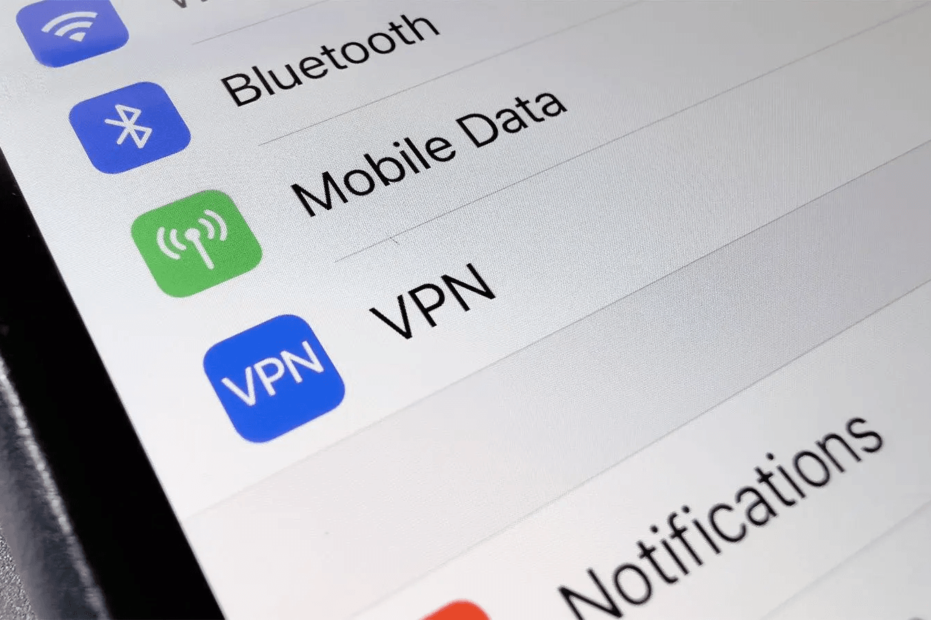 Новая методичка Минцифры фактически обязывает компании предустанавливать в свои приложения «шпионские модули» для контроля за VPN — эксперт