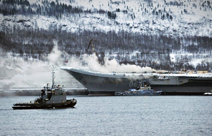 «Коммерсантъ»: «Адмирал Кузнецов" загорелся из-за неубранной кучи мусора