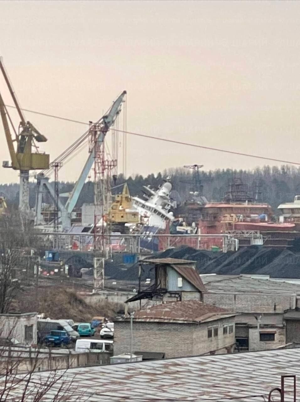 Пораженный на Выборгском судостроительном заводе сторожевой корабль ледового класса, 25.03.2026